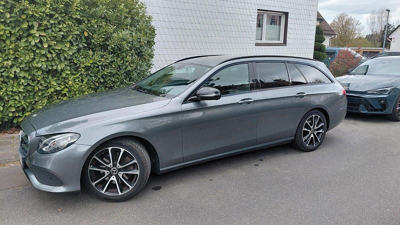 Gebraucht Mercedes E200 Night 184 PS (135 kW) 2019 Grau Kombi