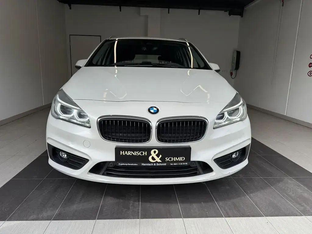 Używany BMW 220 Active Tourer Advantage 192 KM (141 kW) 2017 Biały Minivan