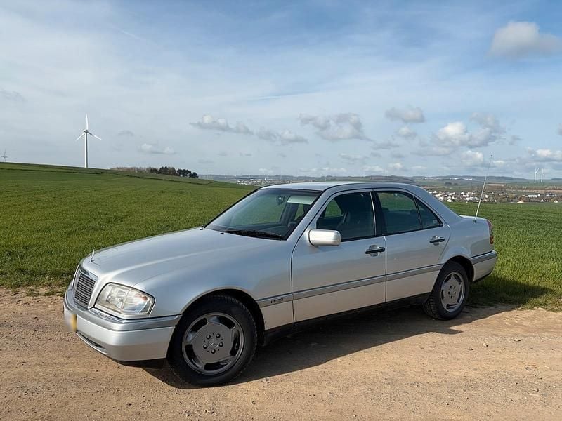 Gebraucht Mercedes C220 Elegance 150 PS (110 kW) 1995 Silber Limousine