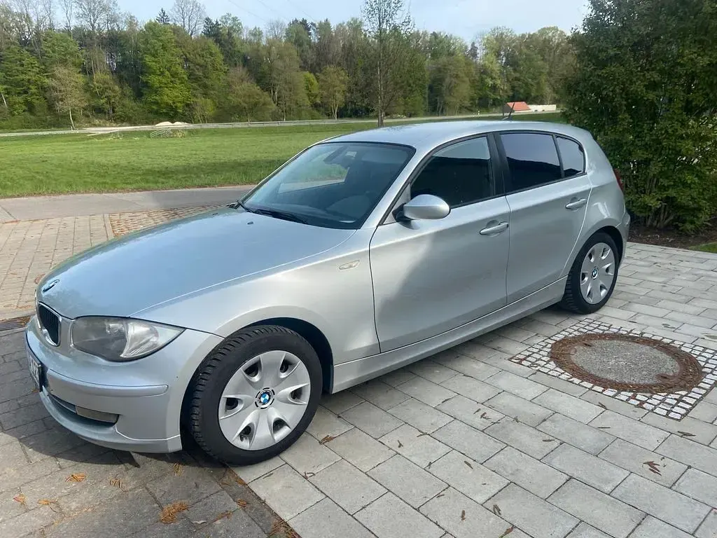 Second-hand BMW 116 122 CP (89 kW) 2009 Argintiu Hatchback