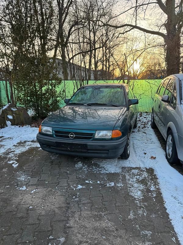 Gebraucht Opel Astra 58 PS (42 kW) 1994 Grün Kleinwagen