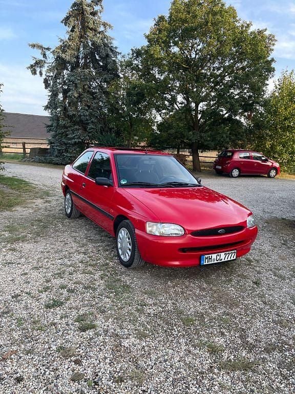 Rot Gebraucht 1997 Ford Escort Limousine | 3.300 € - Bild 1/4