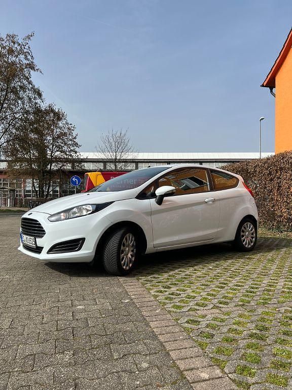 Gebraucht Ford Fiesta Trend 60 PS (44 kW) 2013 Weiß Kleinwagen