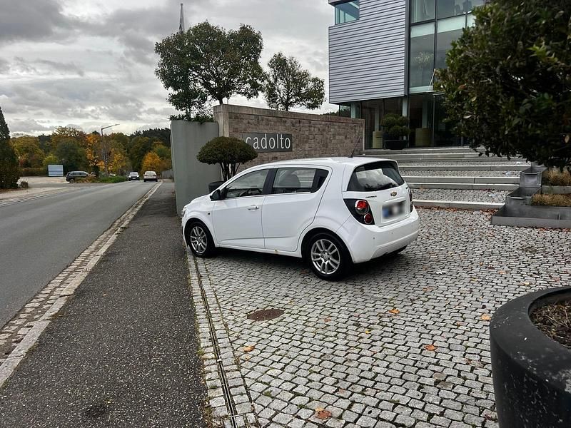 Gebraucht Chevrolet Aveo 116 PS (85 kW) 2012 Weiß Kleinwagen