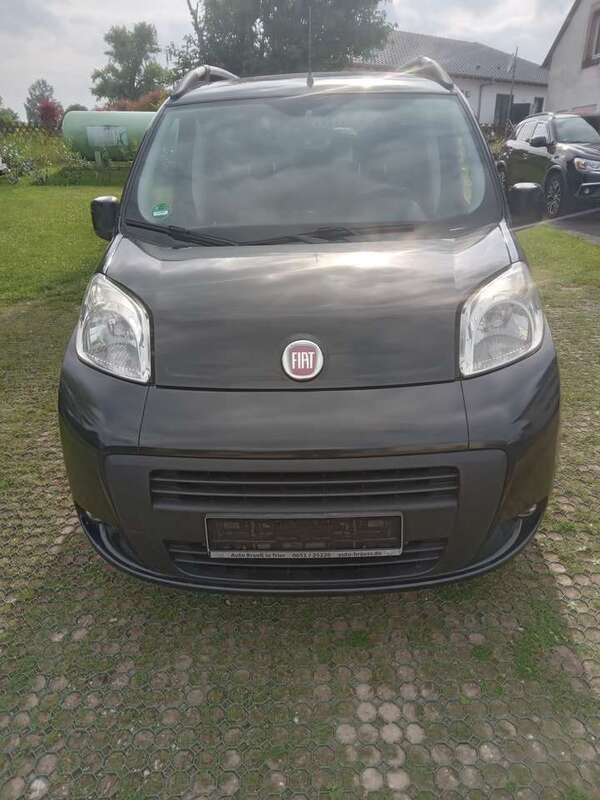 Schwarz Gebraucht 2012 Fiat Qubo Easy Van / Kleinbus | 4.490 € (Fairer Preis) - Bild 1/4