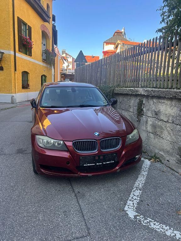 Rot Gebraucht 2010 BMW 320 Kombi | 3.200 € (Guter Preis) - Bild 1/4