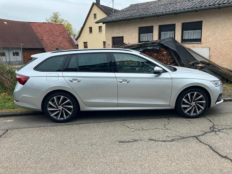 Second-hand Skoda Octavia First Edition 150 CP (110 kW) 2021 Argintiu Break