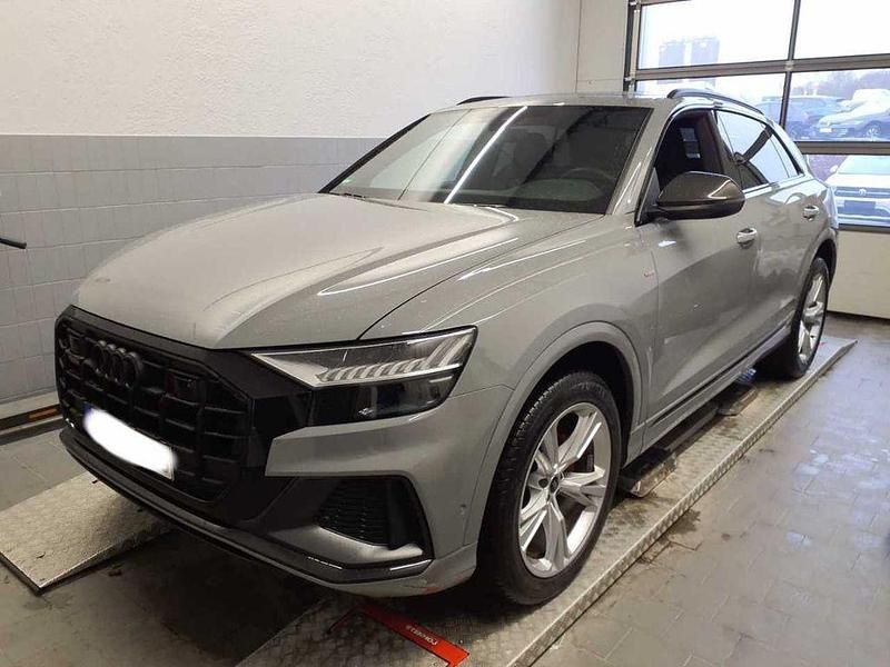Gebraucht Audi Q8 S-Line 286 PS (210 kW) 2022 Nardograu SUV