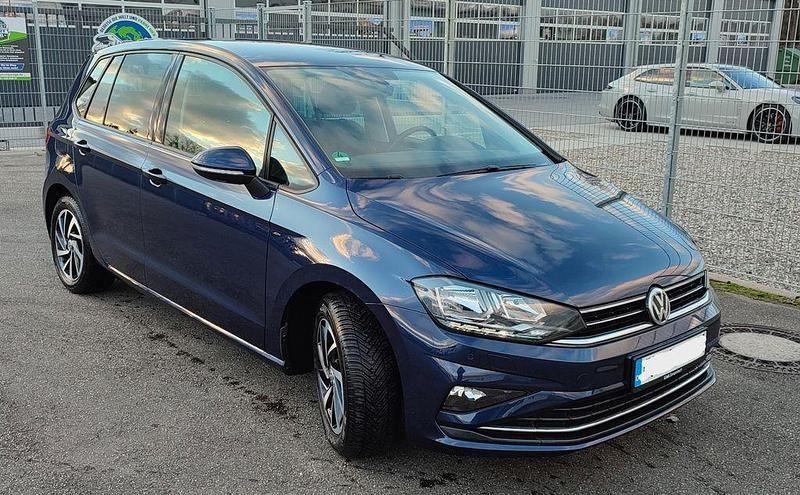 Blau Gebraucht 2018 VW Golf Sportsvan Join Van / Kleinbus | 15.400 € (Fairer Preis) - Bild 1/4