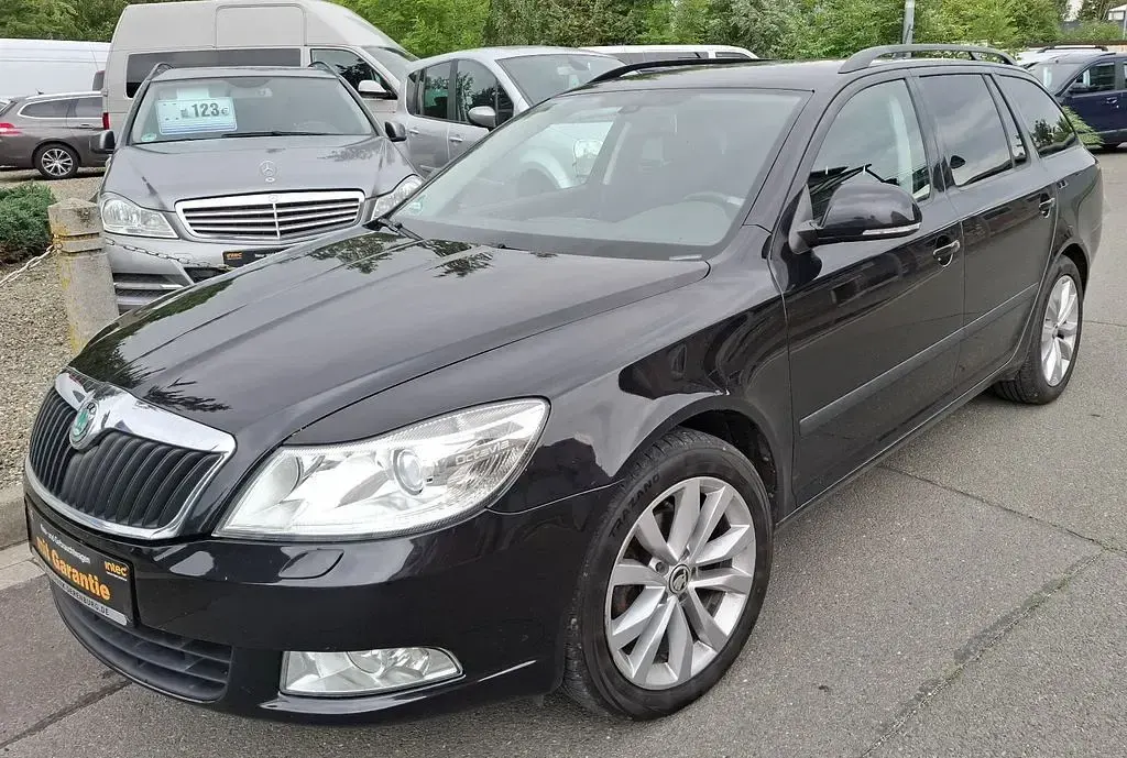 Gebraucht Skoda Octavia Family 140 PS (102 kW) 2012 Schwarz Limousine