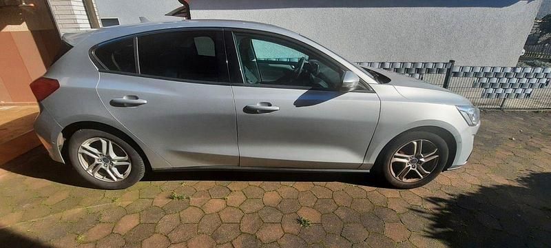 Gebraucht Ford Focus Active 125 PS (91 kW) 2019 Silber Limousine