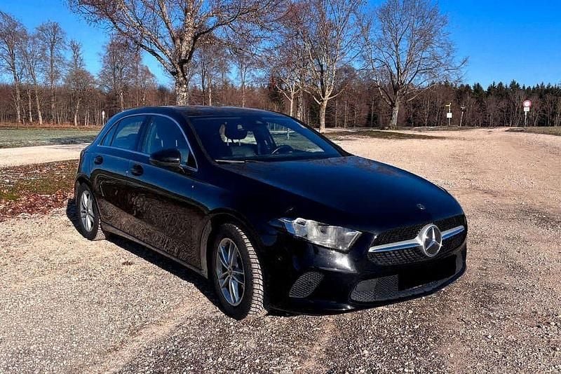 Schwarz Gebraucht 2020 Mercedes A160 Limousine | 16.500 € (Superpreis) - Bild 1/4