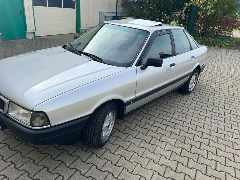 Second-hand Audi 80 Basis 90 CP (66 kW) 1990 Argintiu Berlinǎ