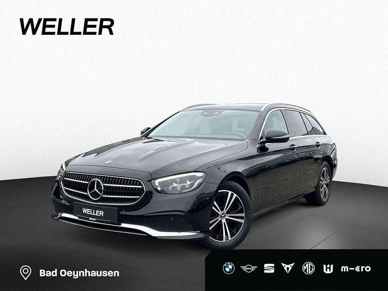 Obsidianschwarz (schwarz) Gebraucht 2021 Mercedes E200 Avantgarde Kombi | 31.950 € (Fairer Preis) - Bild 1/4