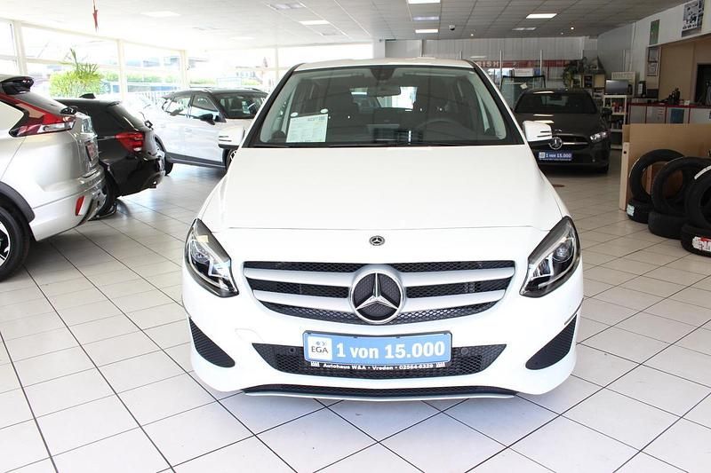 Gebraucht Mercedes B200 156 PS (114 kW) 2018 Weiß Kleinwagen