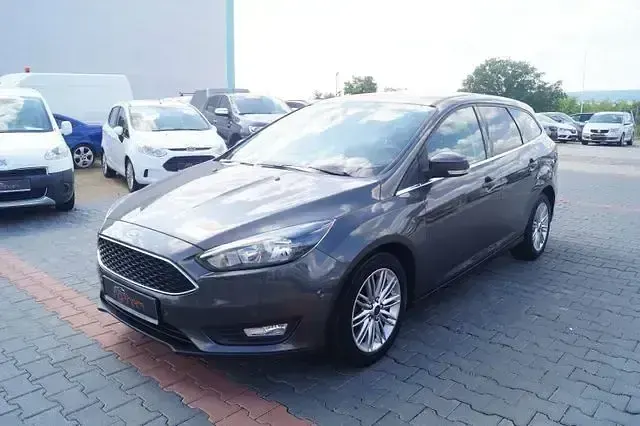 Gebraucht Ford Focus Cool & Connect 125 PS (91 kW) 2018 Andere Limousine