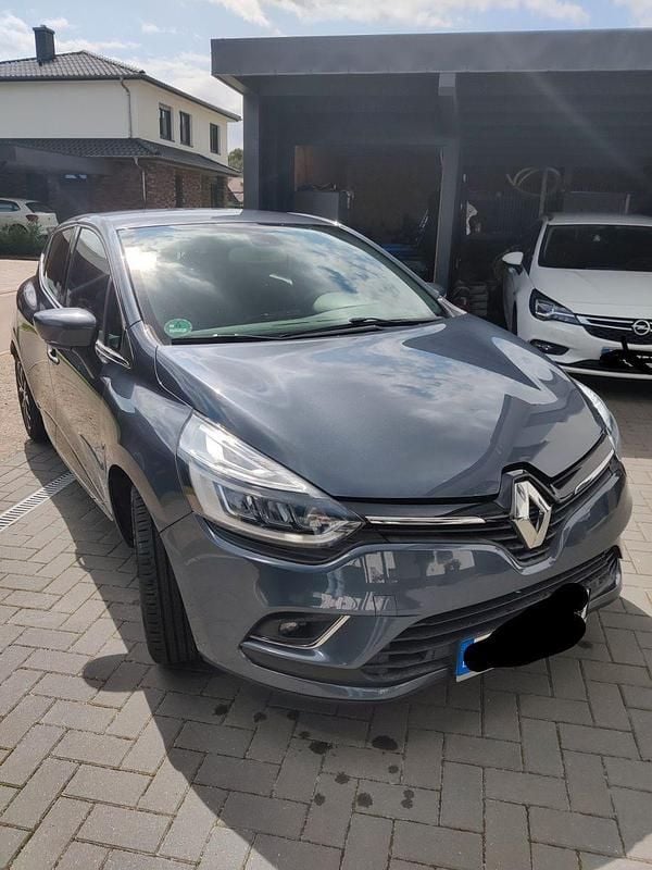 Grau Gebraucht 2016 Renault Clio IV Intens Kleinwagen | 7.500 € (Guter Preis) - Bild 1/4