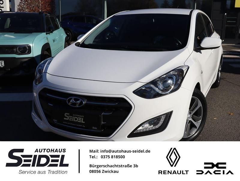 Polar white / sol Gebraucht 2015 Hyundai i30 YES! Silver Limousine | 9.487 € (Fairer Preis) - Bild 1/4