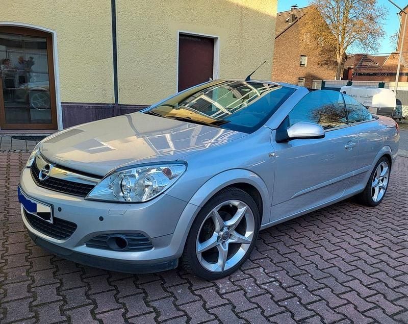 Gebraucht Opel Astra Cabriolet Cosmo 140 PS (102 kW) 2010 Silber Cabrio