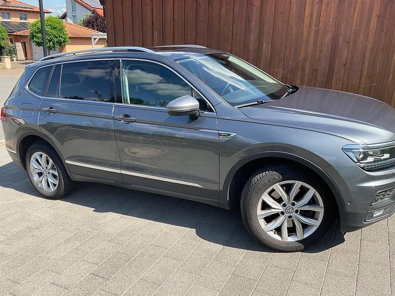 Grau Gebraucht 2019 VW Tiguan Allspace SUV | 26.500 € (Fairer Preis) - Bild 1/4