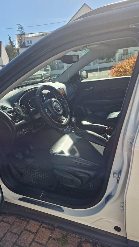 Gebraucht Jeep Compass 140 PS (102 kW) 2018 Weiß SUV