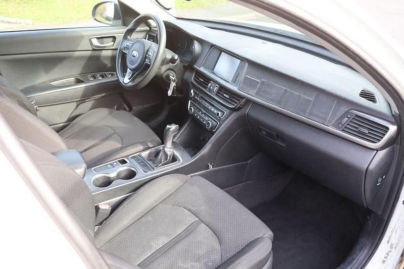 Gebraucht Kia Optima Edition 7 163 PS (119 kW) 2017 Weiß Kombi