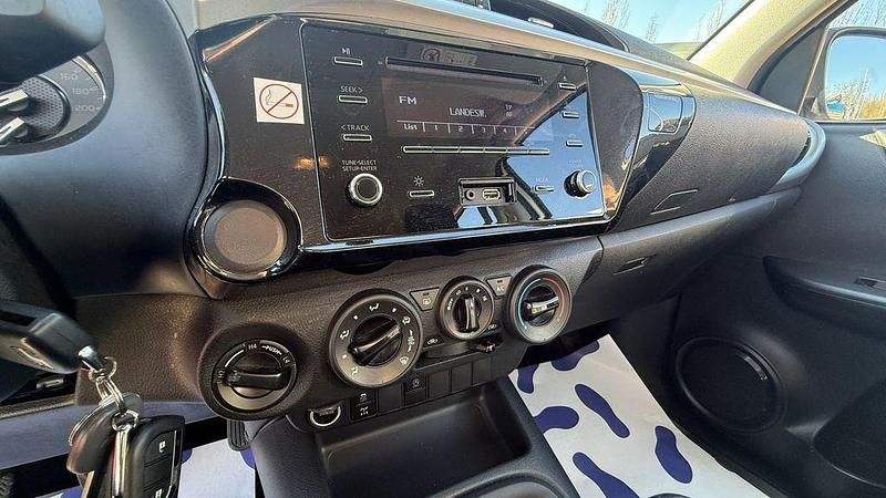 Gebraucht Toyota HiLux 150 PS (110 kW) 2023 Weiß Abholung