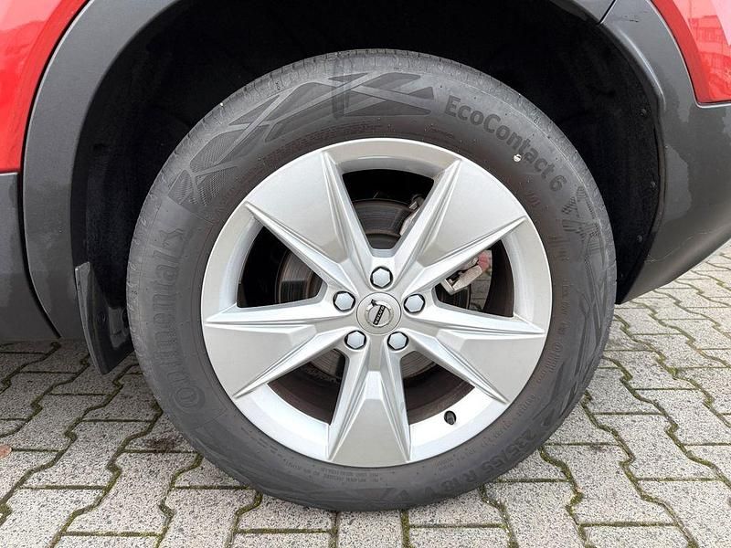 Gebraucht Volvo XC40 Core 163 PS (119 kW) 2024 Rot SUV