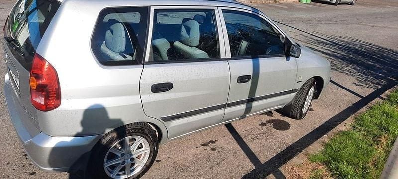 Silber Gebraucht 2004 Mitsubishi Space Star Van / Kleinbus | 1.999 € (Fairer Preis) - Bild 1/4