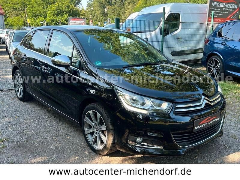 Gebraucht Citroën C4 SELECTION 131 PS (96 kW) 2015 Schwarz Limousine