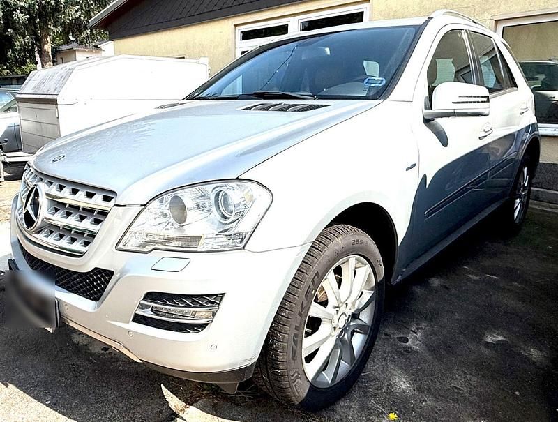 Silber Gebraucht 2010 Mercedes ML300 SUV | 16.000 € (Fairer Preis) - Bild 1/4
