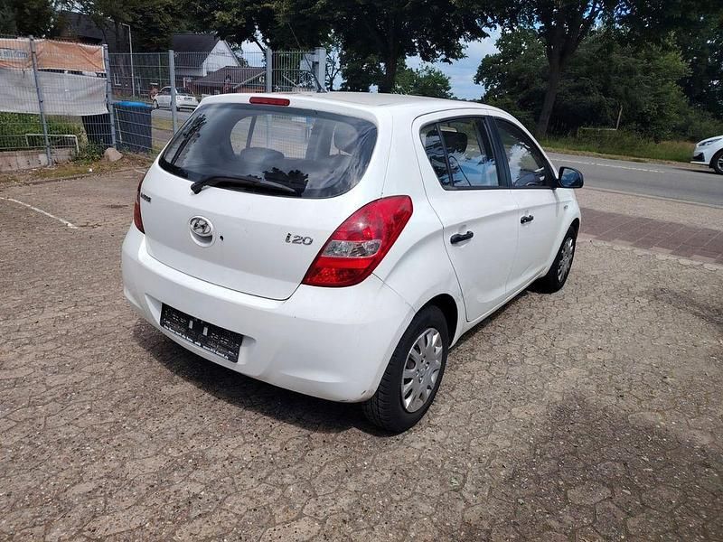 Gebraucht Hyundai i20 Classic 77 PS (56 kW) 2010 Weiß Kleinwagen
