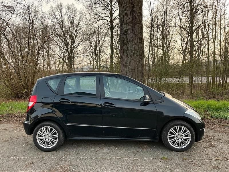 Gebraucht Mercedes A180 Elegance 109 PS (80 kW) 2011 Schwarz Kleinwagen