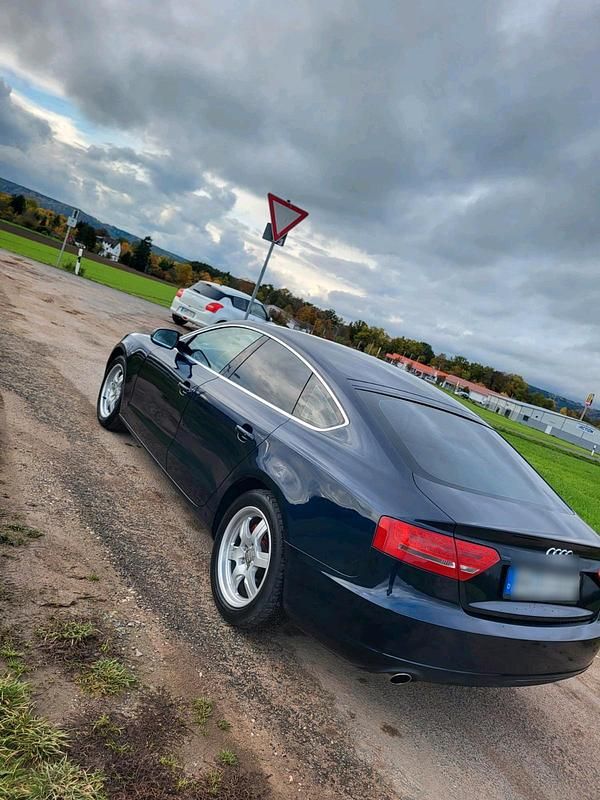 Blau Gebraucht 2010 Audi A5 Limousine | 8.499 € (Fairer Preis) - Bild 1/4