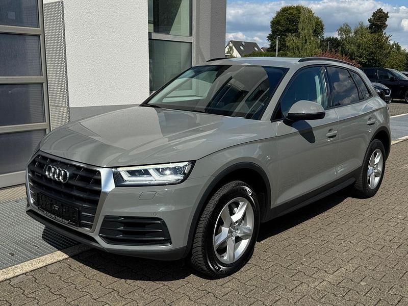 Grau Gebraucht 2019 Audi Q5 Sport SUV | 19.900 € (Fairer Preis) - Bild 1/4