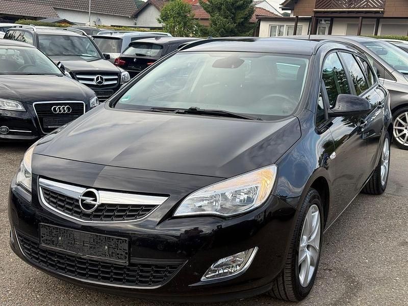 Schwarz Gebraucht 2012 Opel Astra Design Edition Kombi | 6.499 € (Fairer Preis) - Bild 1/4