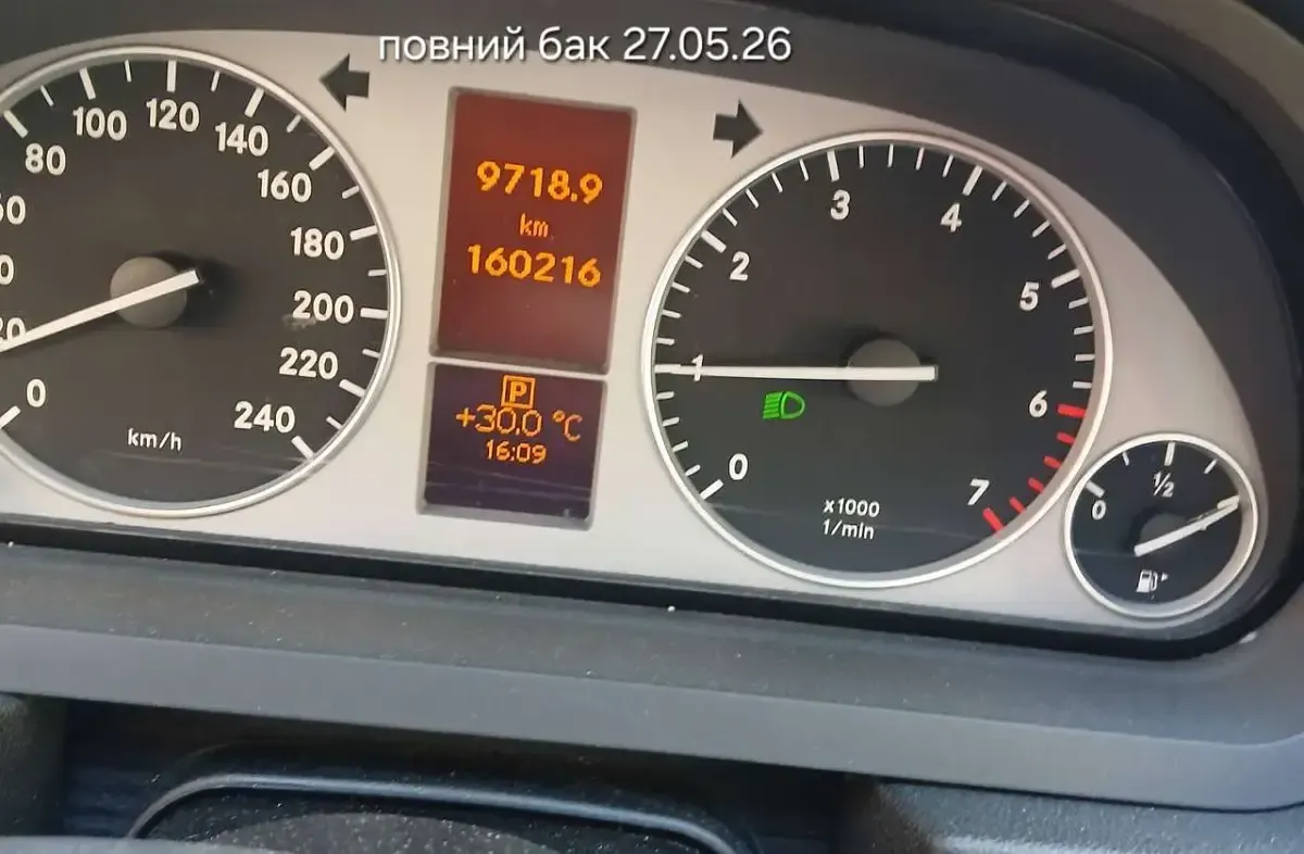 Gebraucht Mercedes 200 136 PS (100 kW) 2011 Grau Van / Kleinbus