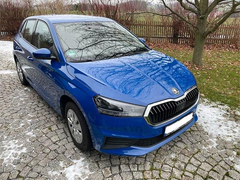 Blau Gebraucht 2023 Skoda Fabia Active Limousine | 13.750 € (Fairer Preis) - Bild 1/4