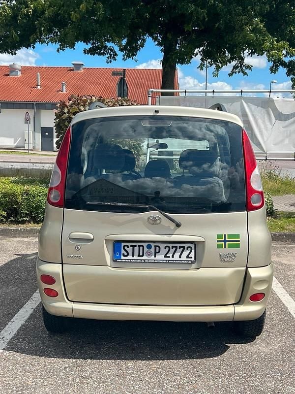 Gold Gebraucht 2002 Toyota Yaris Kombi | 2.000 € (Guter Preis) - Bild 1/4