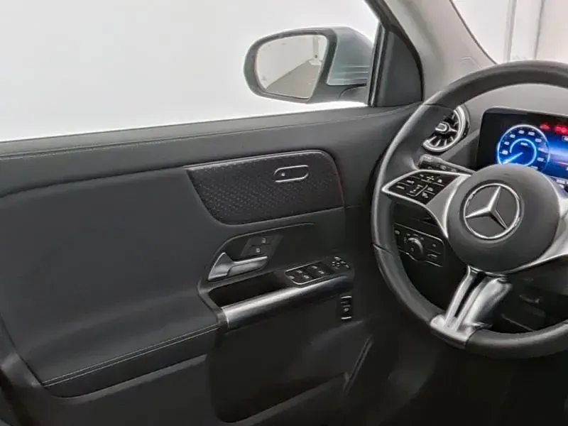 Gebraucht Mercedes EQA250+ Advanced 139 kW (190 PS) 2025 Silber SUV