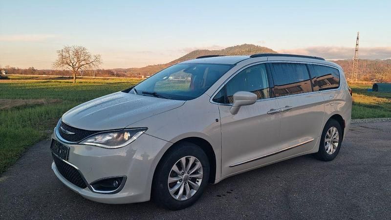 Gebraucht Chrysler Pacifica 291 PS (214 kW) 2017 Beige Van / Kleinbus