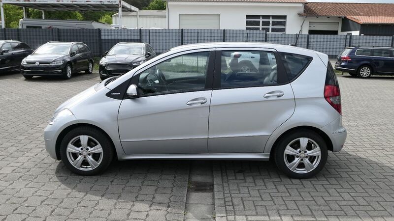 Gebraucht Mercedes A160 95 PS (69 kW) 2011 Silber Limousine