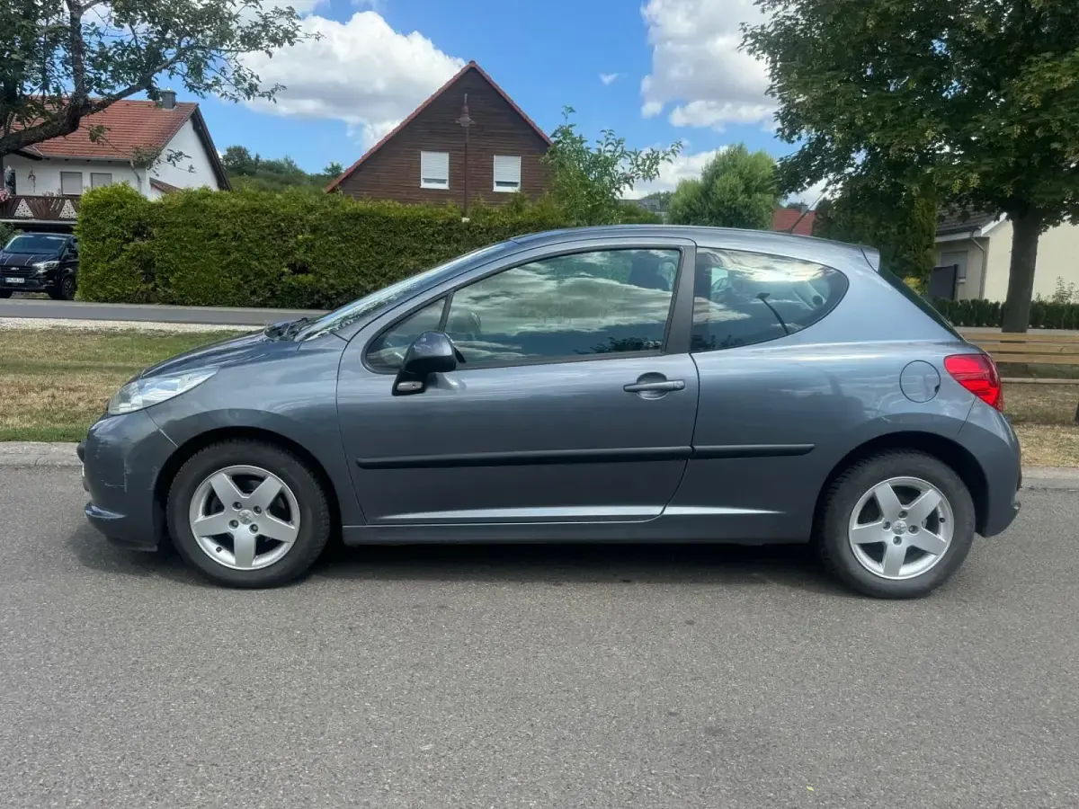 Gebraucht Peugeot 207 73 PS (53 kW) 2009 Grau Kleinwagen