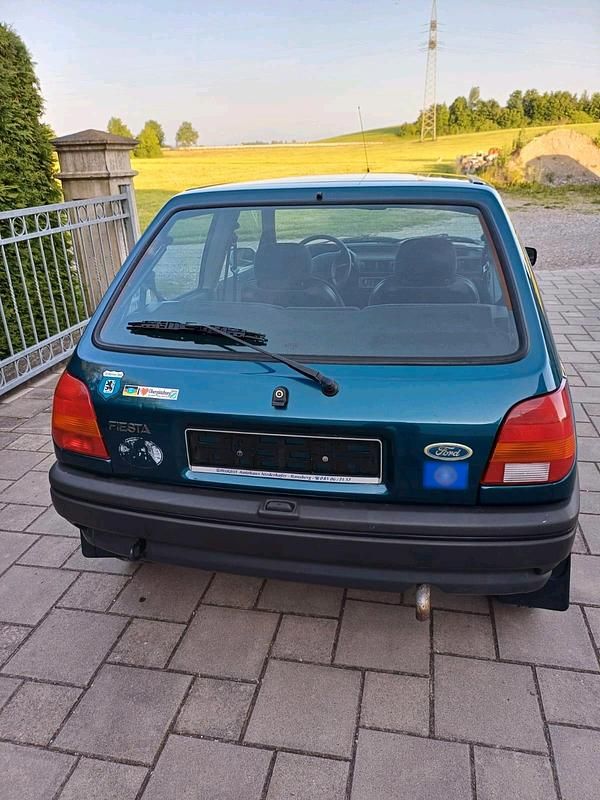 Gebraucht Ford Fiesta 60 PS (44 kW) 1994 Blau Kleinwagen