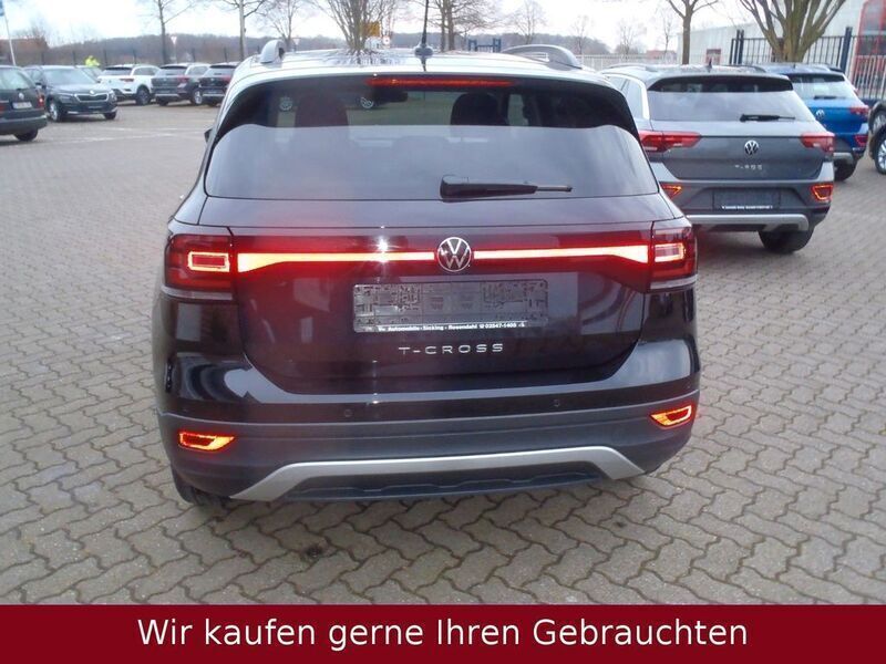 Gebraucht VW T-Cross Life 110 PS (80 kW) 2023 Deep black perleffekt (metallic) SUV