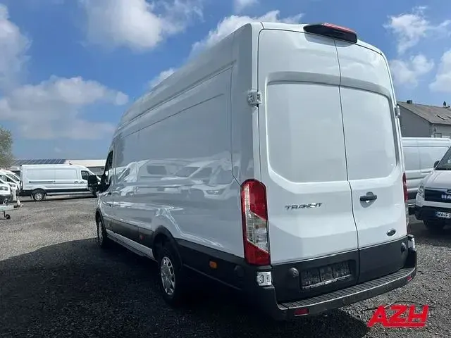 Używany Ford Transit Trend 131 KM (96 kW) 2023 Biały Minivan