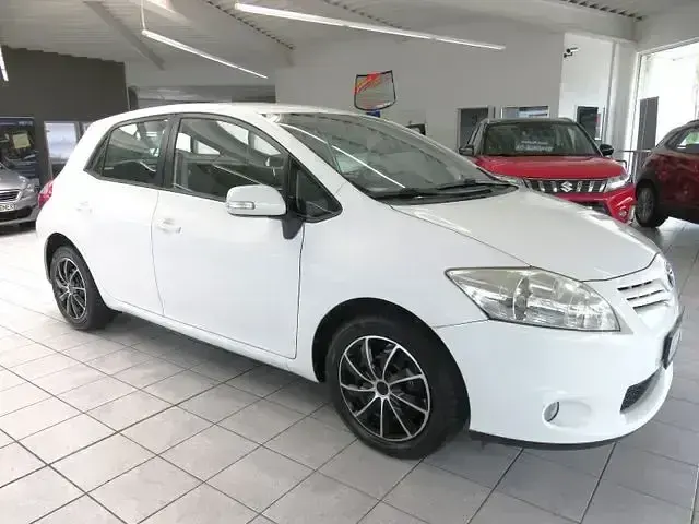 Gebraucht Toyota Auris Travel 132 PS (97 kW) 2012 Weiß Limousine