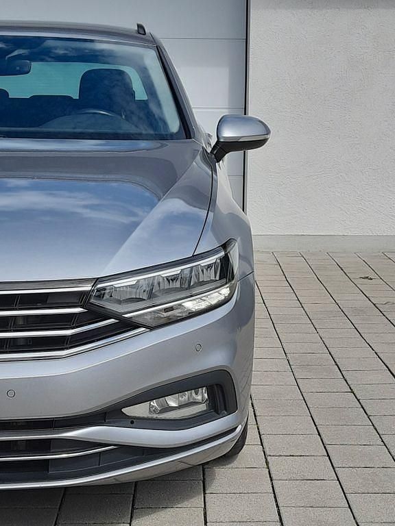 Silber Gebraucht 2021 VW Passat Kombi | 17.999 € (Fairer Preis) - Bild 1/4