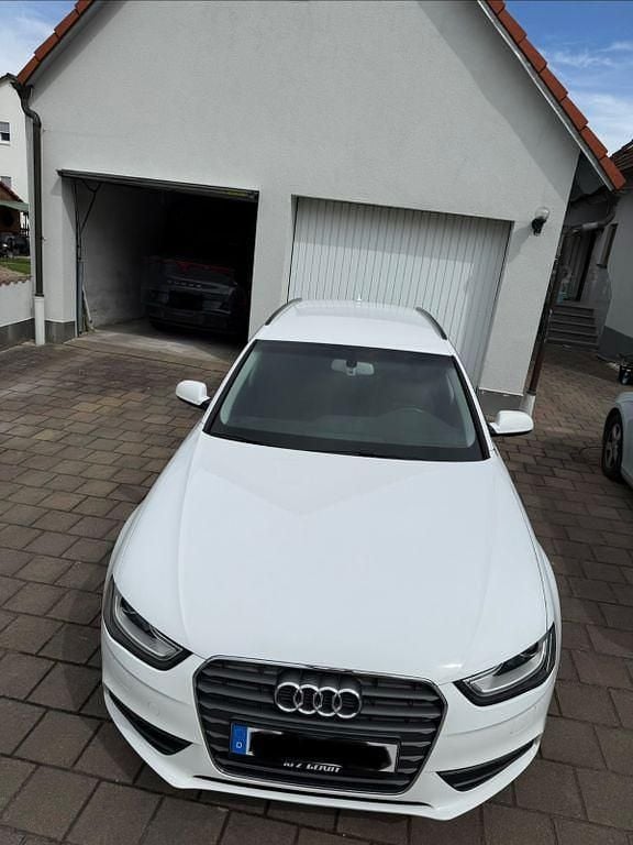 Używany Audi A4 Ambition 143 KM (105 kW) 2012 Biały Kombi