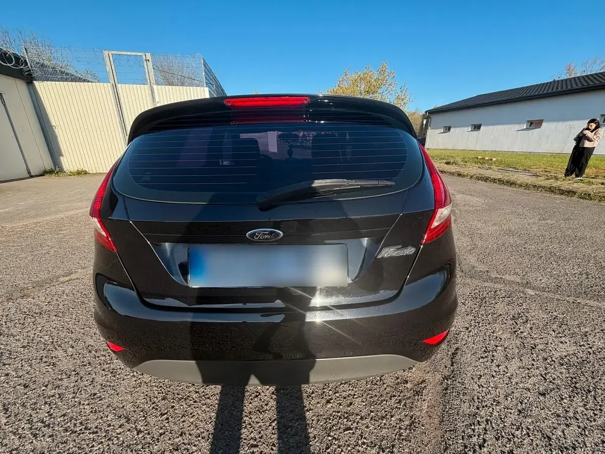 Second-hand Ford Fiesta 95 CP (69 kW) 2011 Negru Berlinǎ